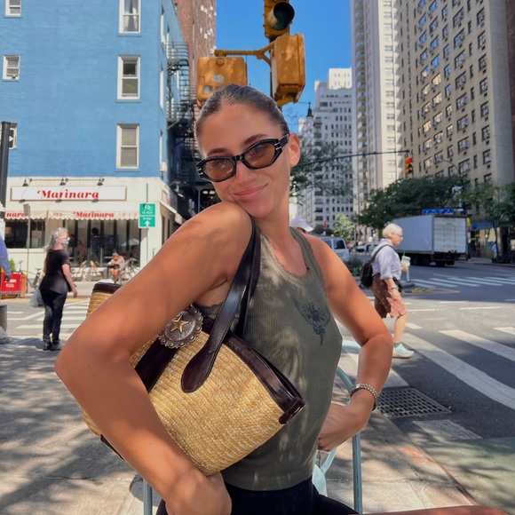 Meet your Posher, Gabriela - Picture 2 of 5